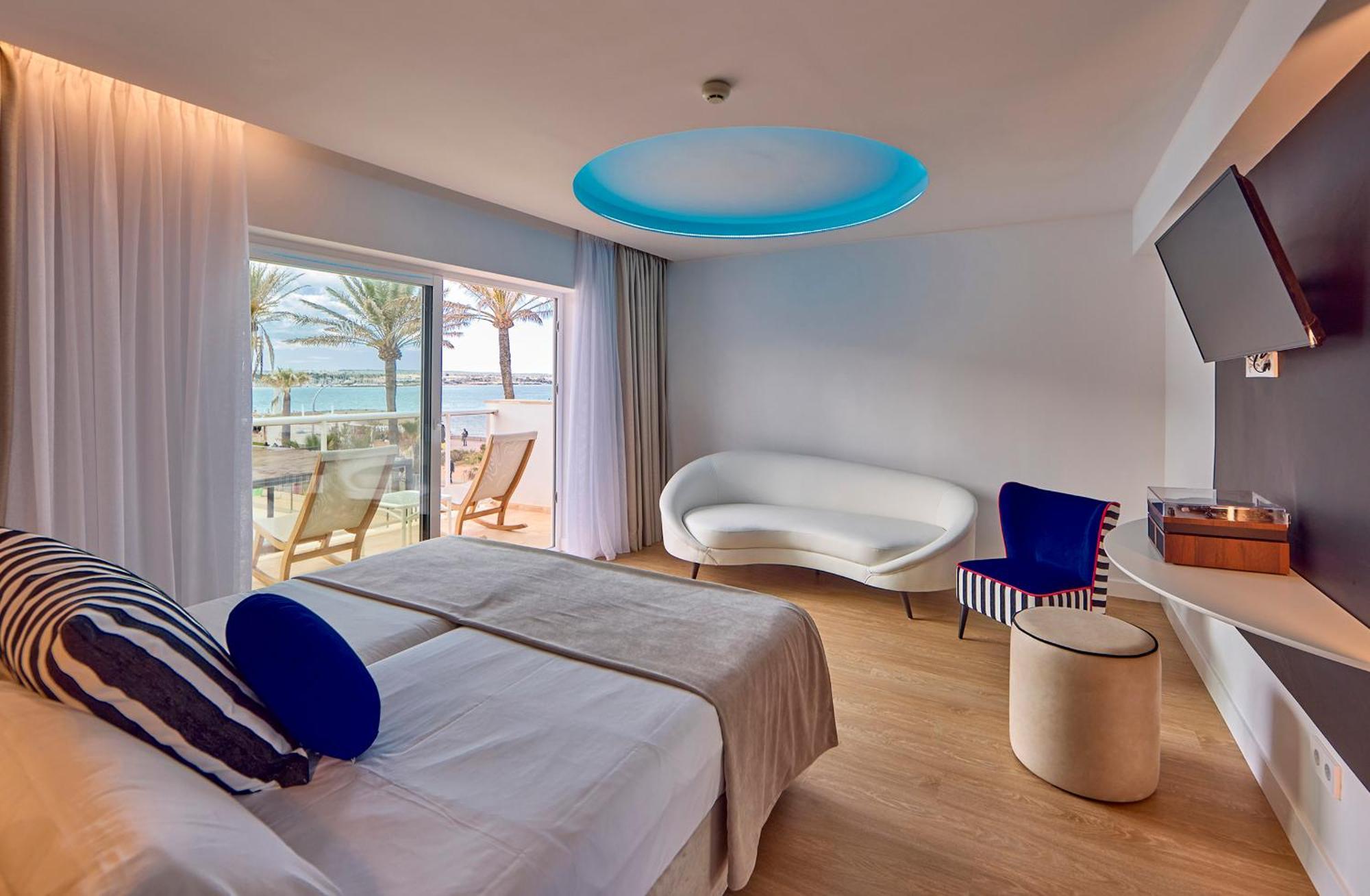 Universal Neptuno - Adults Only